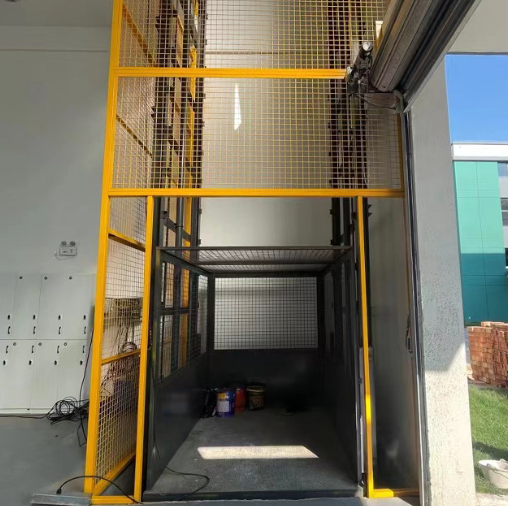 威海导轨式升降机助力物流园破解运输难题